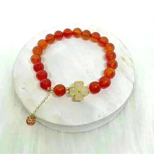 Sierra Natural Agate Four Leaf Clover Charm Bracelet in Orange Red